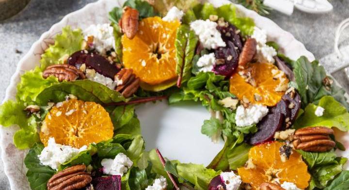 Céklás, narancsos saláta fetával megbolondítva: sültek mellé kiváló