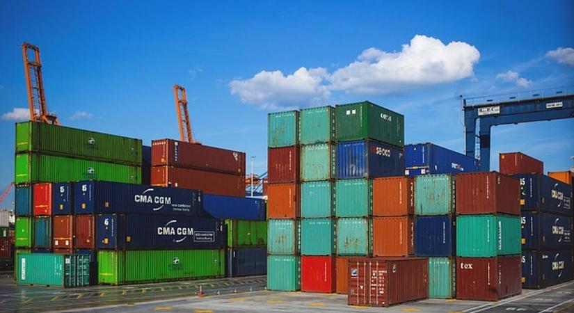 Az amerikai vámok és a geopolitikai válságok ellenére nagyot bővült a világkereskedelem