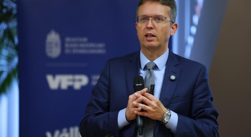 Kiabálásig fajult a vita Hankó Balázs és egy diák között a BGE rendezvényén