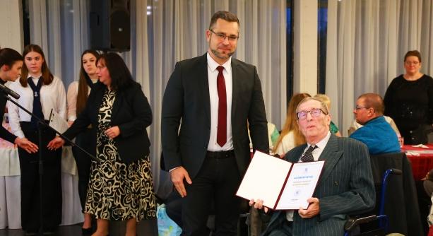 Díjátadó, jubileum, születésnap – ünnepelt a Mozgáskorlátozottak Együtt Egymásért Egyesülete