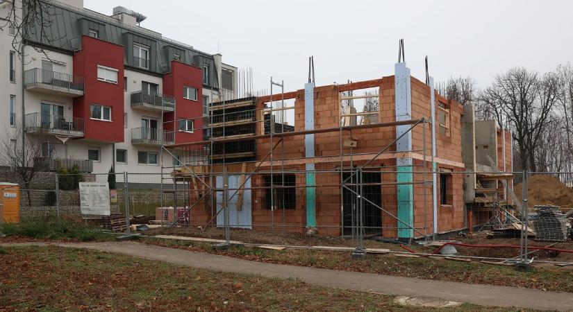 Pusztulat pécsi rozsdaövezetből új otthonok nőnek ki!