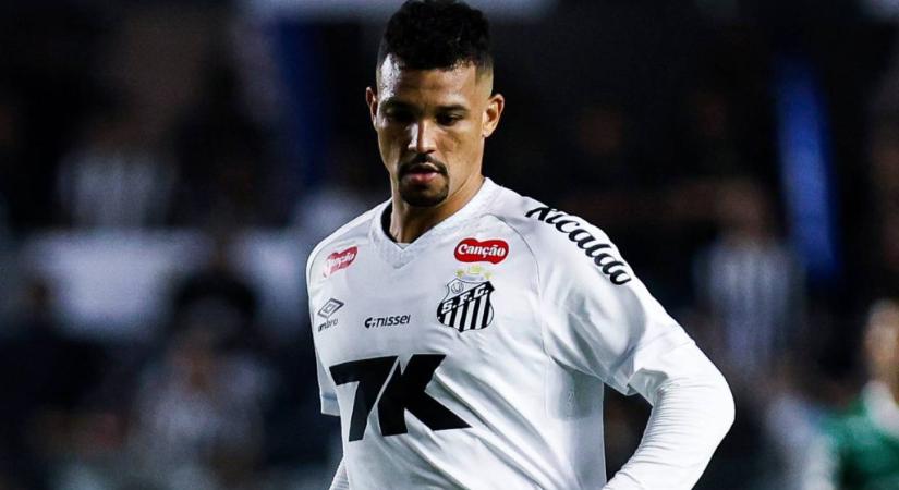 Majdnem súlyos sérülést okozott a Neymarhoz berohanó szurkoló