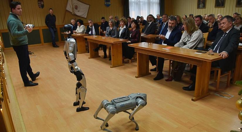 Robotok a zalai vármegyeházán! Ülésezett az Államigazgatási Kollégium, a mesterséges intelligenciáról is tárgyaltak