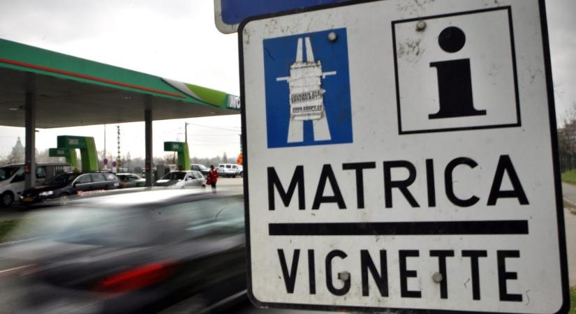 Hétfőtől lehet megvenni a 2026-os éves autópálya-matricákat, az is megvan, mennyibe fognak kerülni