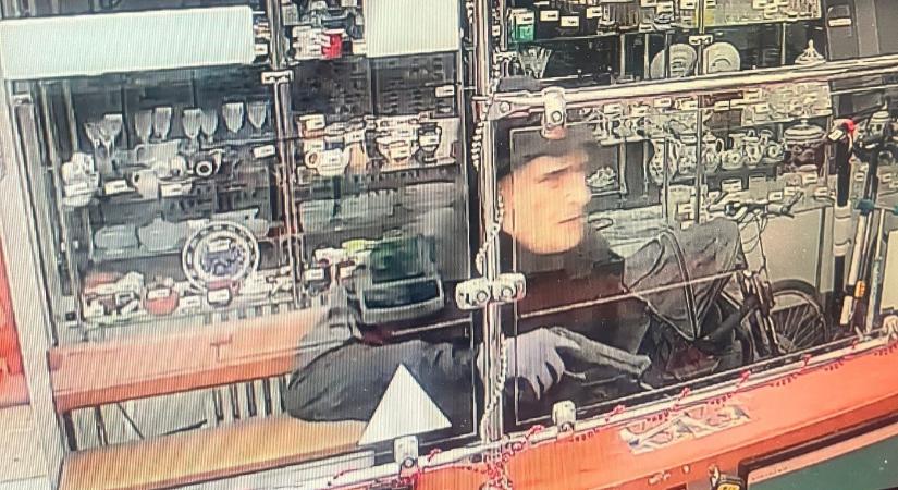 Felfegyverkezett maszkos férfi próbált meg kirabolni egy zálogházat