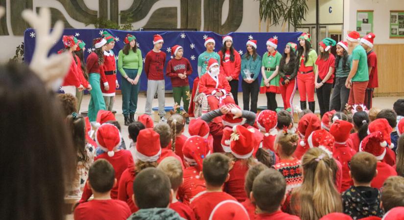 Eltűnt, de aztán megkerült a Mikulás az általános iskolákban