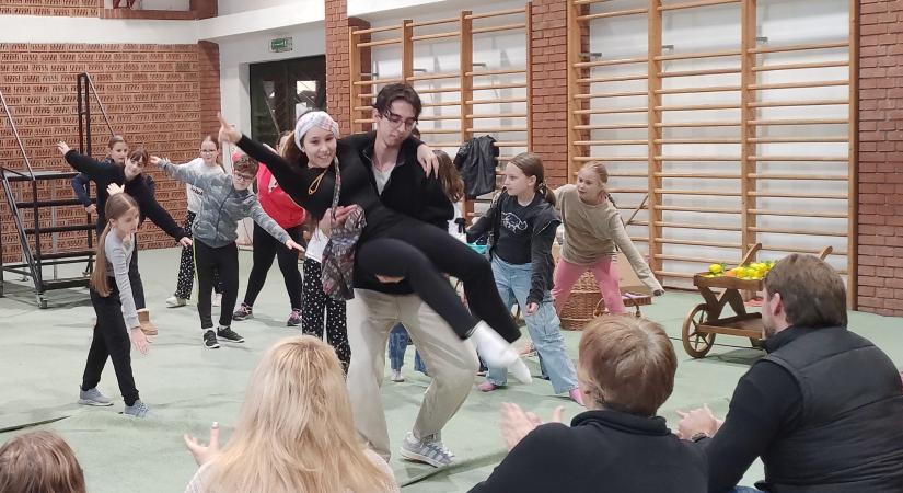 Nyilvános főpróbán mutatták be a Liszt diákjai az Ezeregy éjszaka musicalt