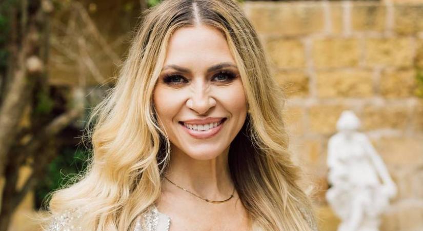 Hargitai Beánál már áll a karácsonyfa: 10 éves fiával díszítették fel