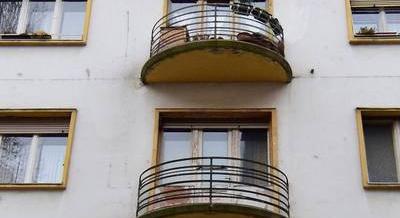 Emberi sorsok kavalkádja egy újlipóti bérház történetében – A Gyöngyház utca 8. és lakói