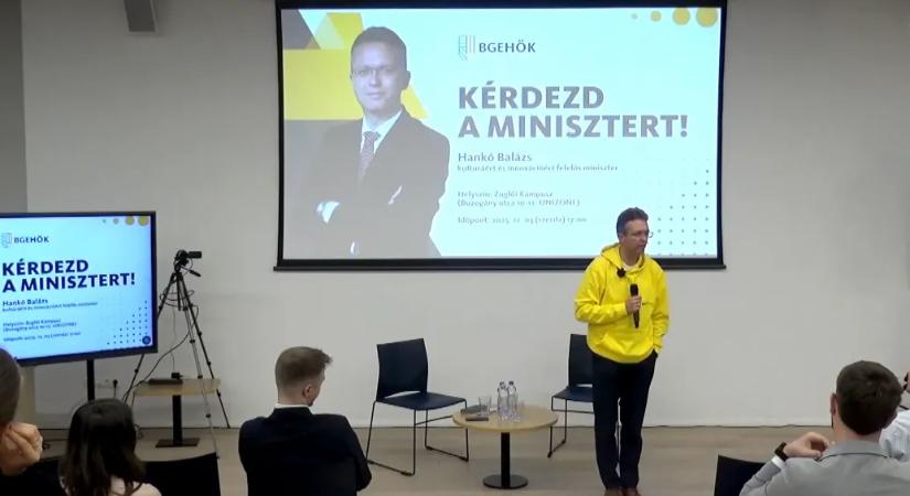 Önök lopták el a pénzt! – kiabálásba torkollt Hankó Balázs vitája egy egyetemistával a BGE-n