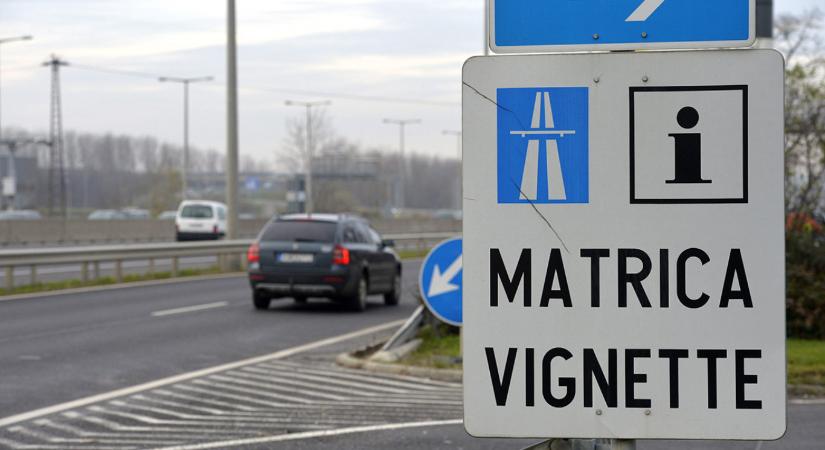 Hétfőtől lehet megvenni a jövő évi autópálya-matricákat