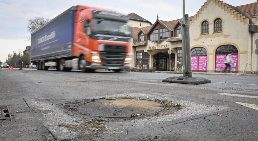 Eltűnnek a kamionok a 42-esről a határ előtt