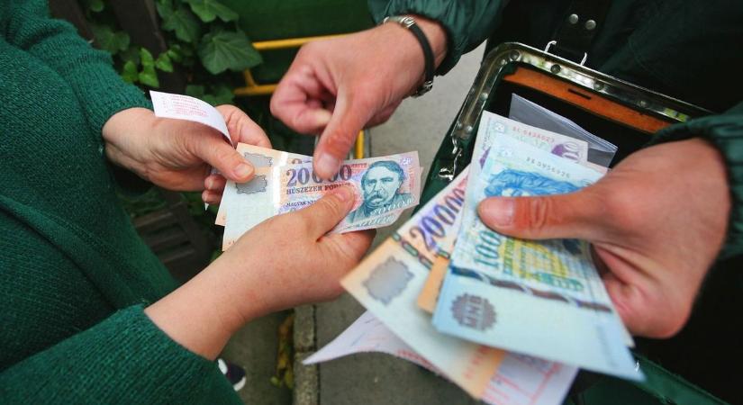 Karácsonyi csomag érkezik: személyi igazolvány és lakcímkártya fog kelleni