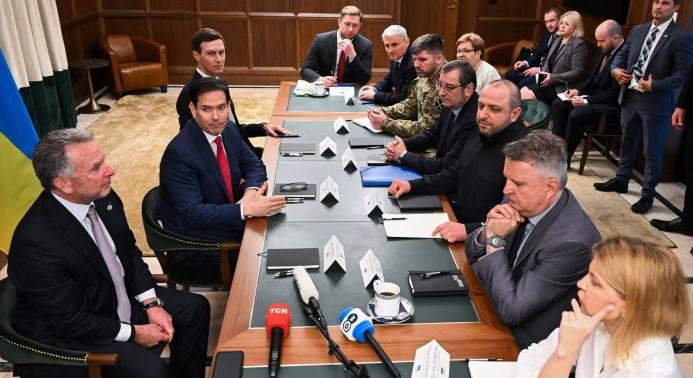 Véget ért a csúcstalálkozó Zelenszkij és Trump emberei között