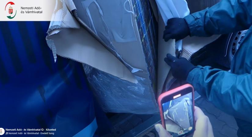 Fotel alatt csücsült a koszovói dohány Röszkéig – videóval