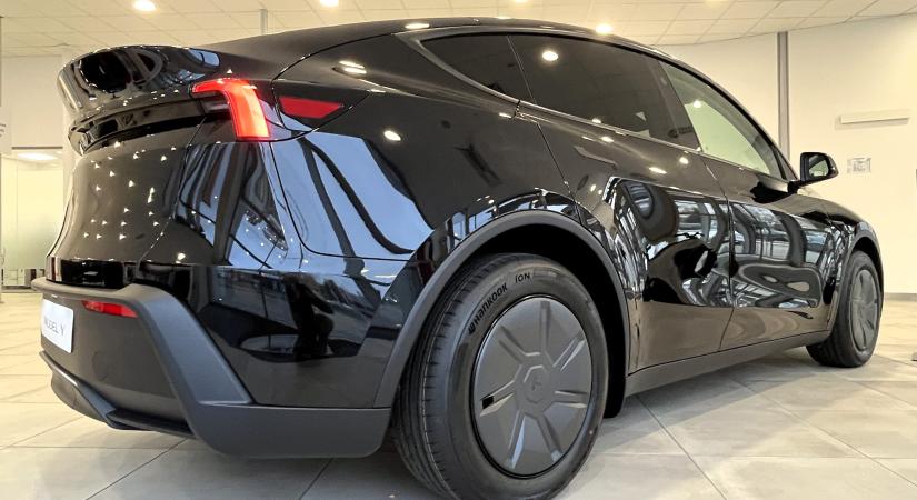 Megnéztük a fapados Tesla Model Y-t