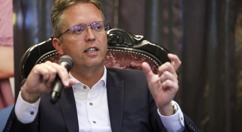 Elszabadultak az indulatok a BGE-n: kiabálásig fajult a vita Hankó Balázs és egy diák között