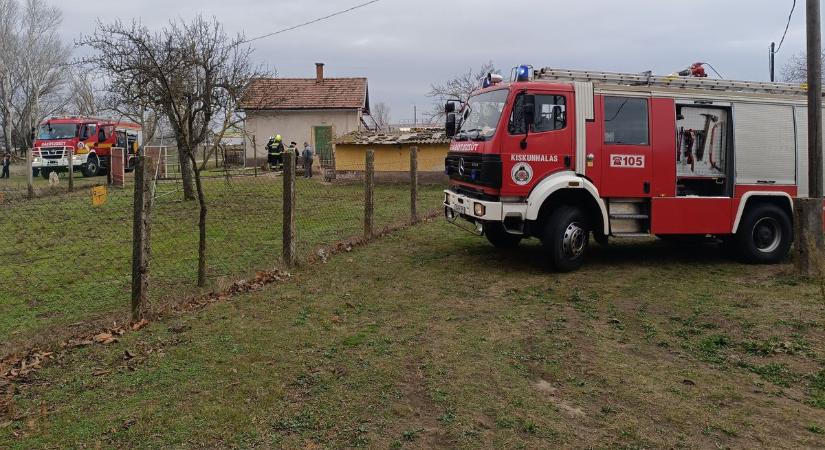 Műhelyben és melléképületben is felcsaptak a lángok, a mentőkre is szükség volt – videó