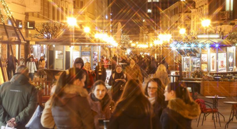 Csendes várakozás forralt borral és nutellás lángossal