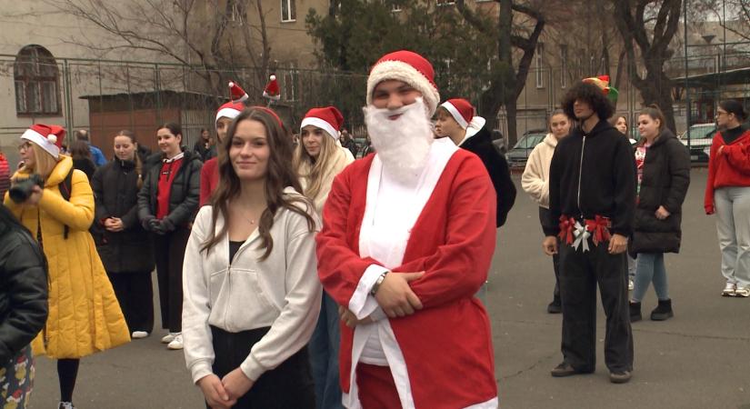 Nagylelkűen és vidáman vettek részt az Irinyi-iskola diákjai az első Mikulás-futáson