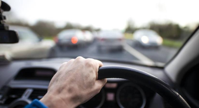 Súlyos betegséget jelezhet, ha így vezetsz