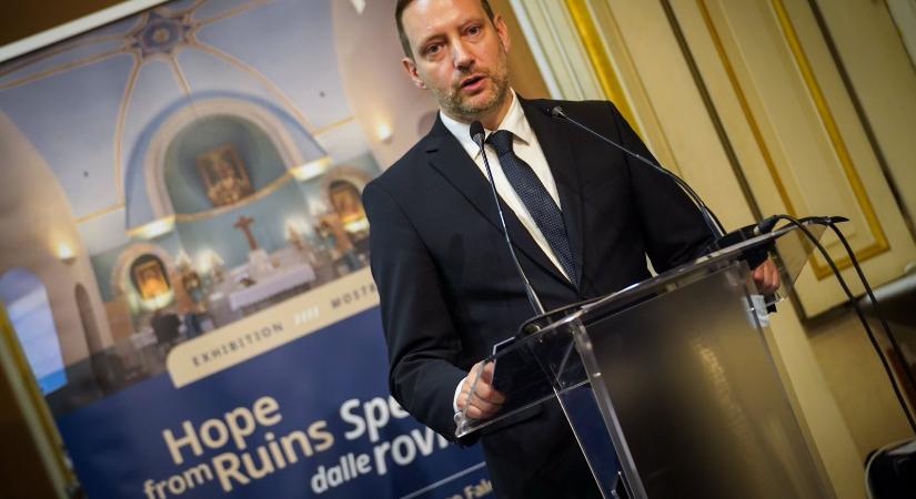 Azbej Tristan: Életek mentéséhez járul hozzá a Hungary Helps missziója