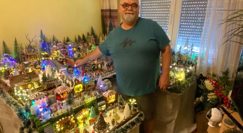 Több száz elemből álló karácsonyi falut épített Both Zsolt a saját lakásában Sopronban - fotók, videó