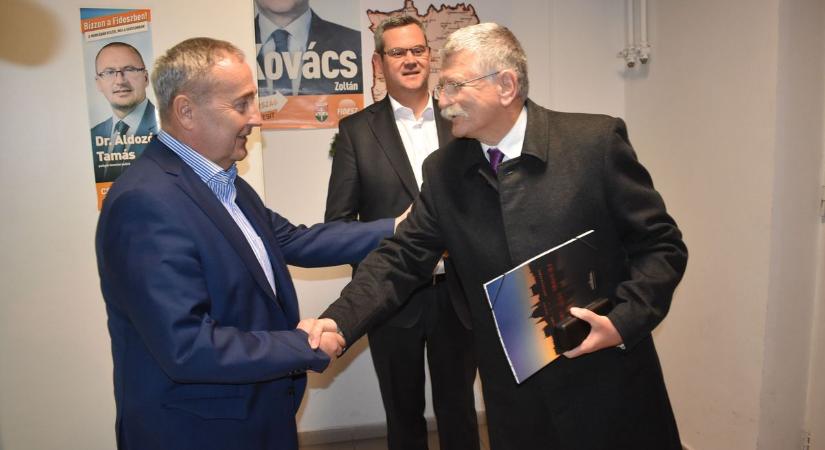 Háborúellenes országjárás Pápán