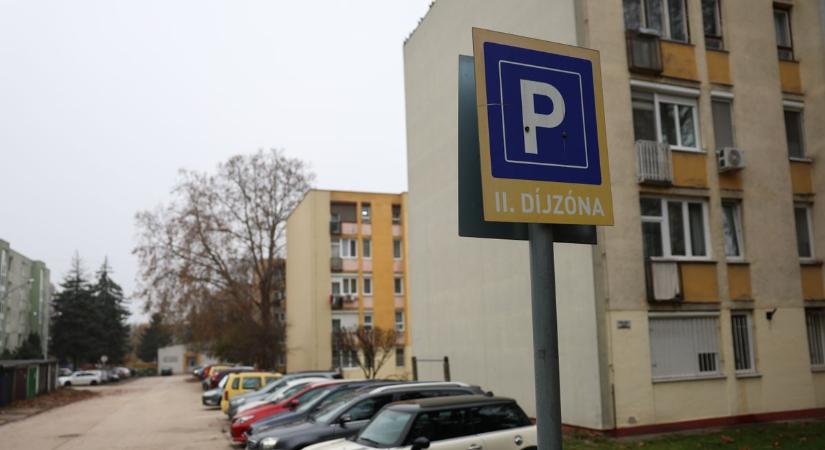 Ingyenes lett a parkolás Tatabányán: megnéztük, milyen a helyzet kint