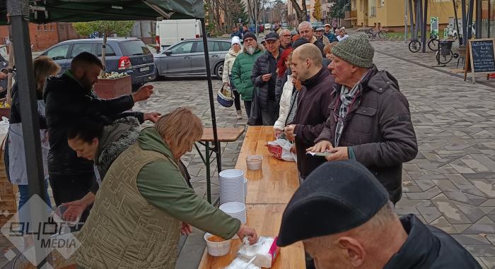 Jótékonykodásban is az élen a csarnok kereskedői