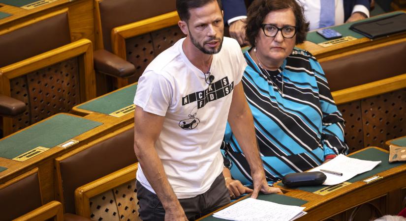 Tordai Bence határozati javaslatban szólítaná fel a kormányt, hogy fizessen Budapestnek