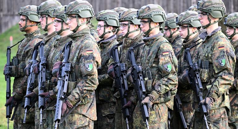 Németországban visszatér a „szükség alapú” sorkatonai szolgálat