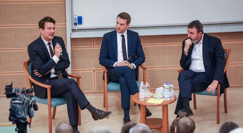 A mesterséges intelligencia lehetőségeiről és kihívásairól tartottak előadást Szolnokon