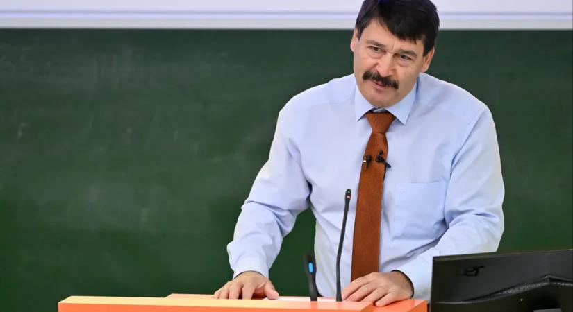 Áder Jánost nem lecserélték, hanem átrakták egy még nagyobbra tervezett DPK-gyűlésre