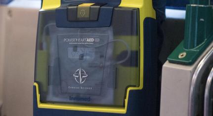 Nem kapták meg a defibrillátort az összeesett férfi megsegítéséhez – vizsgálat indult
