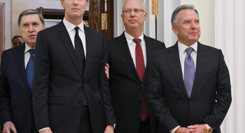 A Kreml főtárgyalója két lábbal szállt bele a német kancellárba