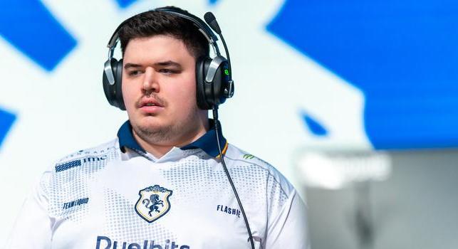 ÉLŐ: torzsi és a MOUZ a rájátszásért, flashie és a Liquid az életéért küzd a Budapest Majörön