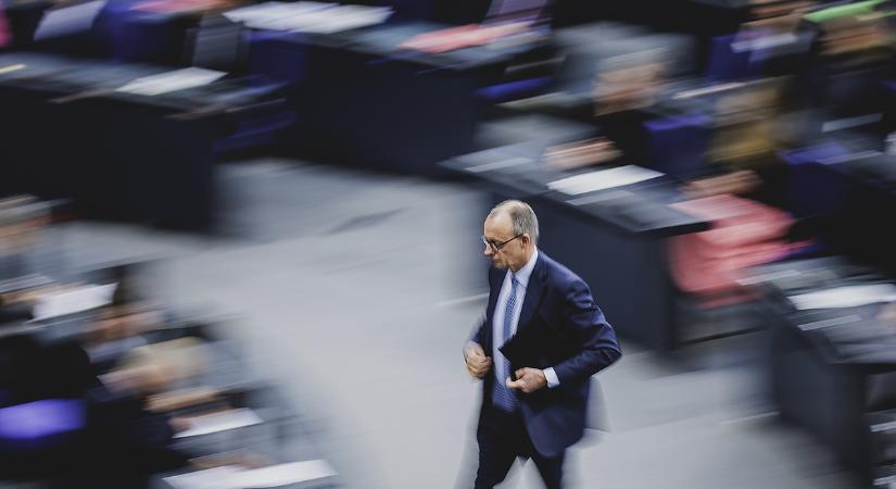 Kormányválság elhárítva, fellélegezhet a kancellár