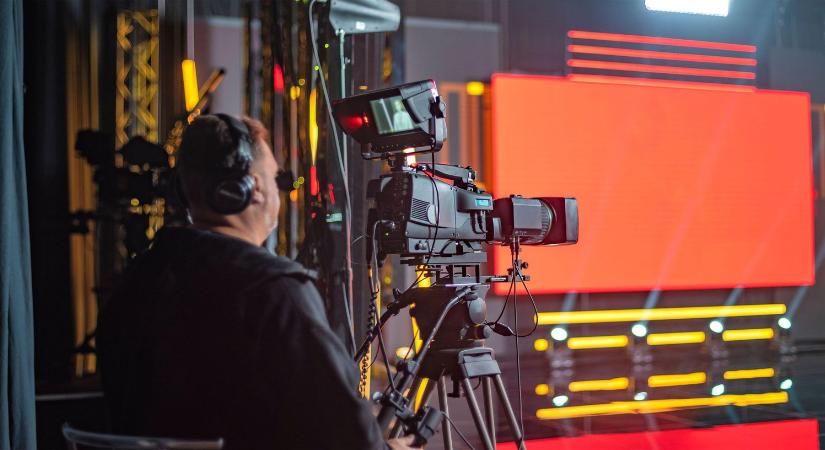 Iszonyatos baki a köztévében, sikítás a stúdióban, megszakította a műsort egy kellemetlen jelenet