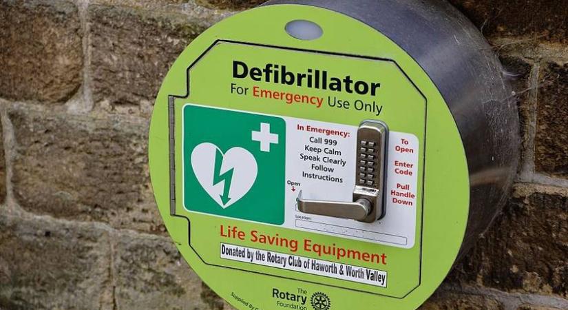 Botrány a Határ úti metróállomáson: hiába kérték, nem adták ki a defibrillátort, amikor rosszul lett egy utas