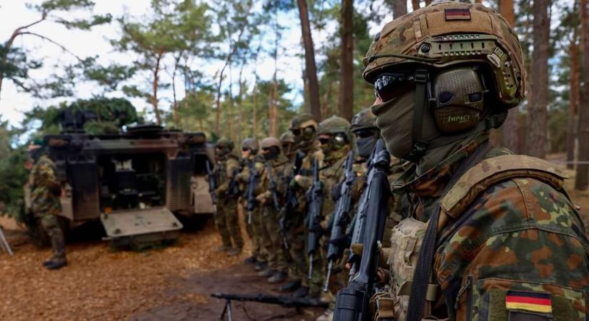 Németországban szintet lépett a háborús pszichózis: bevezetik a „szükségalapú” sorkatonai szolgálatot