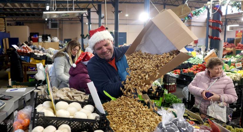 Ünnepi alapanyagok sorakoztak a piacon, de a vásárlók még kivárnak