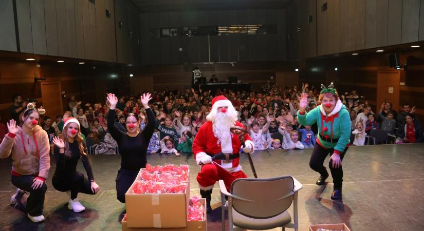 Jótékonysági Mikulás viszi az ajándékokat