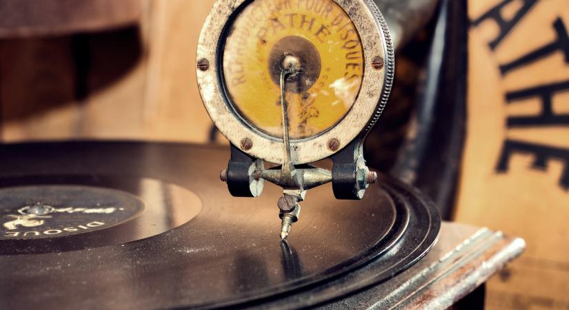 2600 hangfelvételt hallgathatunk meg gramofonlemezekről az OSZK jóvoltából