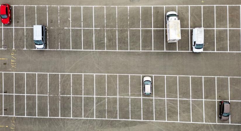 Parkolóban gyilkoltak meg egy nyugdíjas ápolónőt