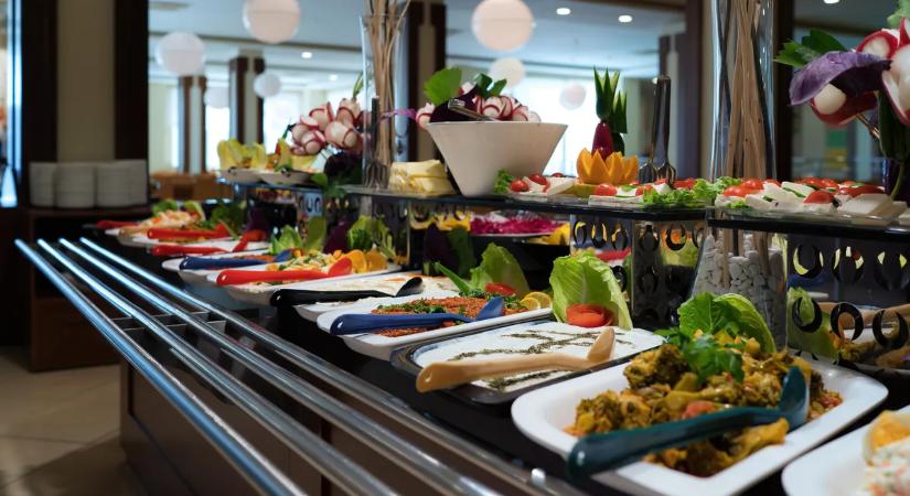 Ezeket az ételeket soha ne válaszd svédasztalról, a saját érdekedben