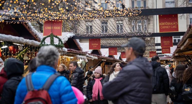 Európa legjobbjai, de mennyire drágák? Megnéztük Budapest karácsonyi vásárait