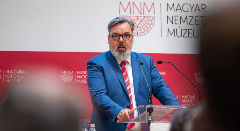 L. Simon László visszatér a Nemzeti Múzeumba