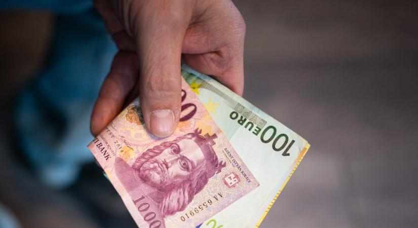 A NAV bekeményít azoknál, akiknek külföldi bankban kamatozik a pénze