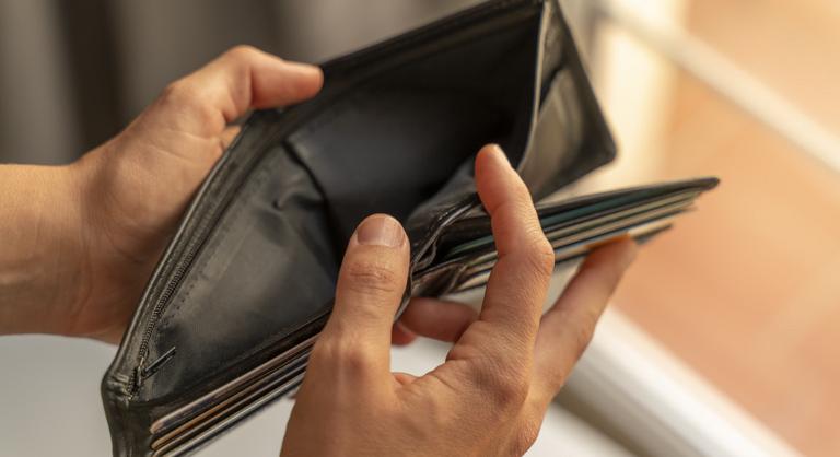 Nyugdíjasok mentettek meg egy lakókocsiban élő győri családot, akiket félmilliós villanyszámla vitt padlóra